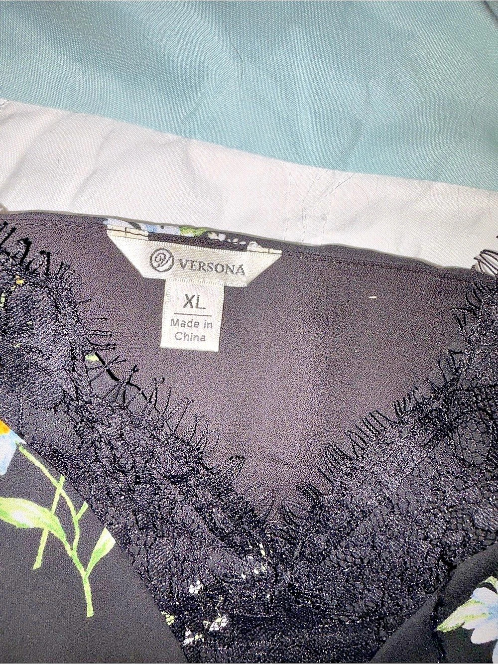 Versona Floral Lace Trim Camisole in Black XL Like New - Picture 2 of 4